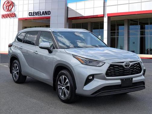 Celestial Silver 2024 Toyota Highlander XLE