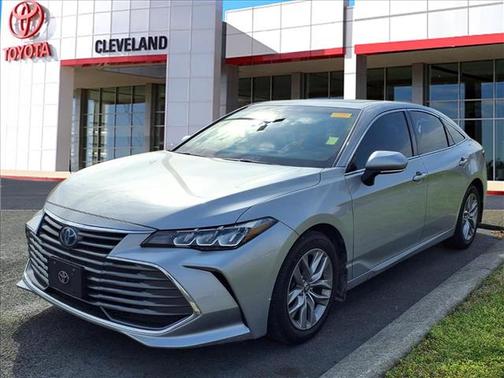 2022 Toyota Avalon Hybrid XLE