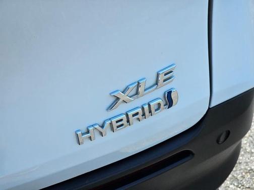 2023 Toyota Sienna XLE 8 Passenger