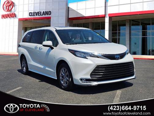 2023 Toyota Sienna XLE 8 Passenger