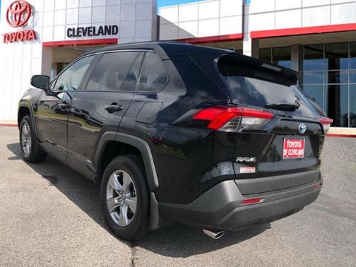 2022 Toyota RAV4 Hybrid XLE