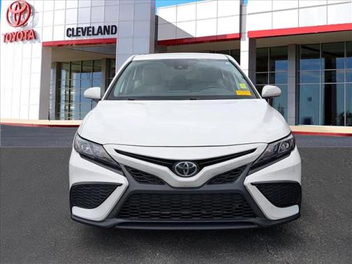 Ice Cap 2024 Toyota Camry SE