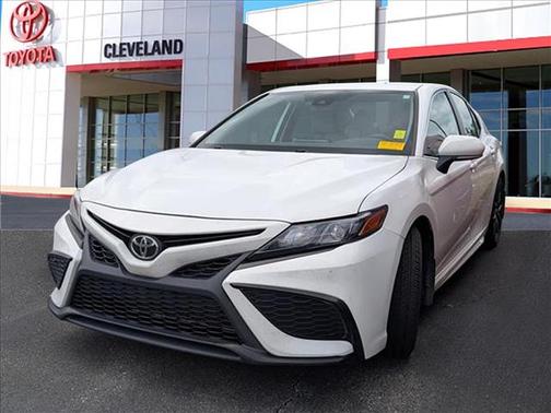 Ice Cap 2024 Toyota Camry SE