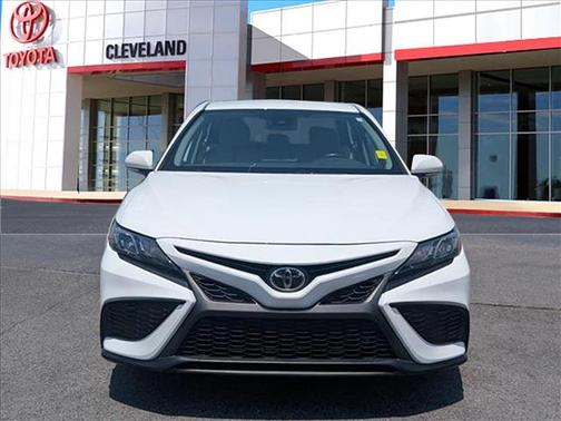 Ice Cap 2024 Toyota Camry SE