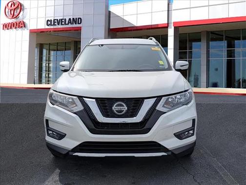 Pearl White 2018 Nissan Rogue SV