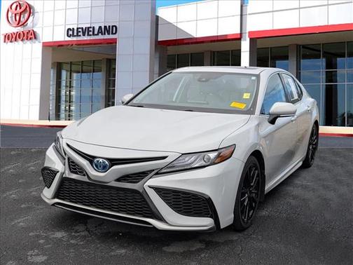 2024 Toyota Camry Hybrid SE
