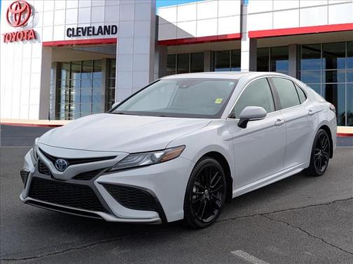 2024 Toyota Camry Hybrid SE