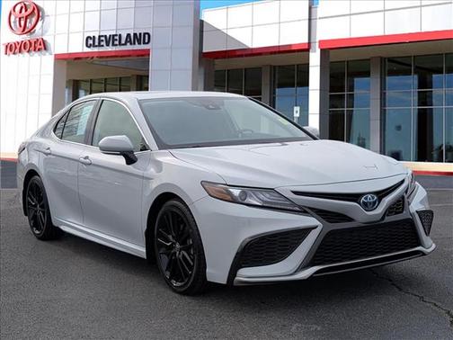 2024 Toyota Camry Hybrid SE