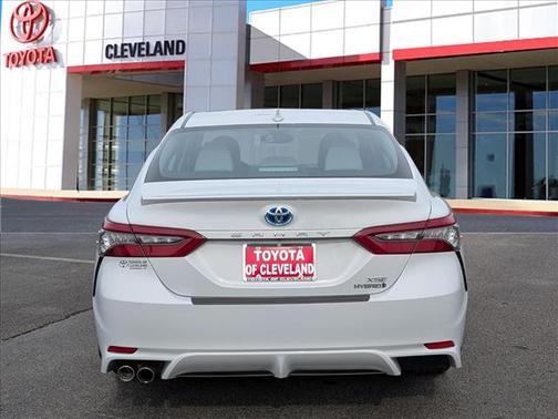 2024 Toyota Camry Hybrid SE