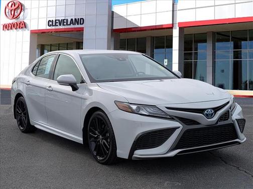 2024 Toyota Camry Hybrid SE