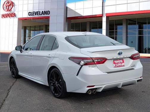 2024 Toyota Camry Hybrid SE
