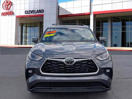 Magnetic Gray Metallic 2024 Toyota Highlander XLE