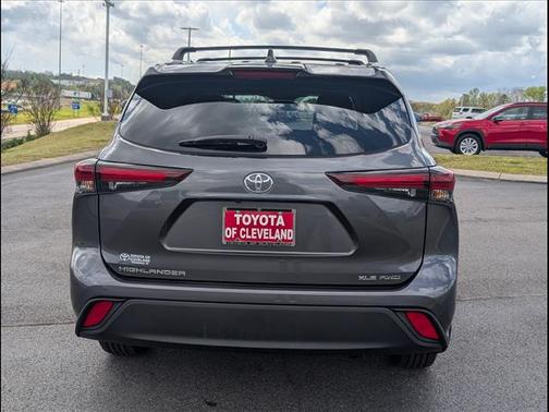 Magnetic Gray Metallic 2024 Toyota Highlander XLE