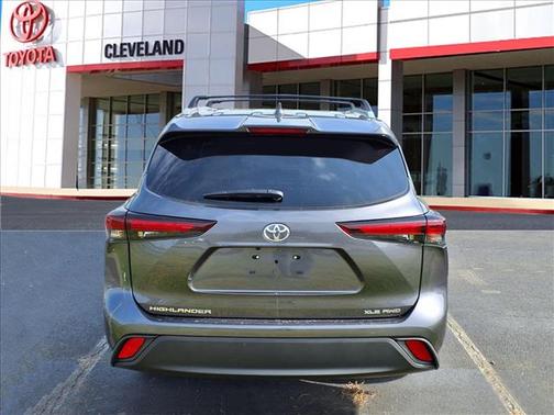 Magnetic Gray Metallic 2024 Toyota Highlander XLE