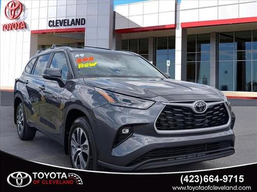 Magnetic Gray Metallic 2024 Toyota Highlander XLE