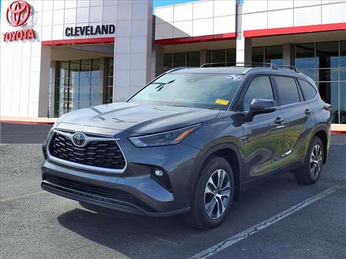 Magnetic Gray Metallic 2024 Toyota Highlander XLE