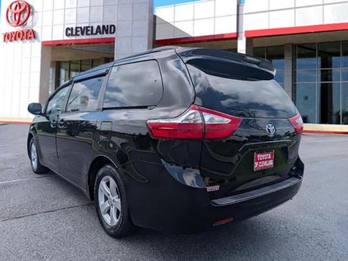 2017 Toyota Sienna LE