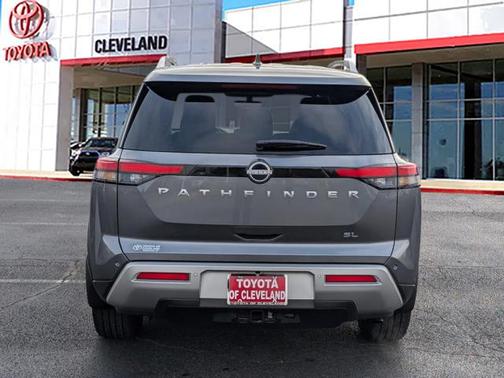 2025 Nissan Pathfinder SL FWD