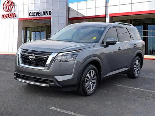 2025 Nissan Pathfinder SL FWD