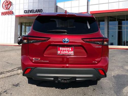 2023 Toyota Highlander Hybrid XLE