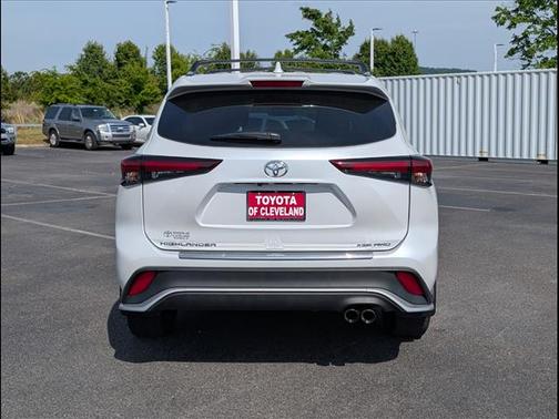 Wind Chill Pearl 2025 Toyota Highlander XSE