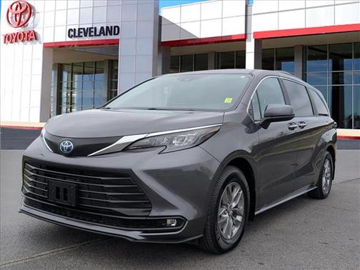 2025 Toyota Sienna XLE