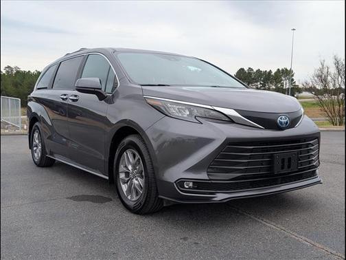 2025 Toyota Sienna XLE