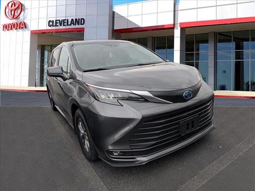 2025 Toyota Sienna XLE