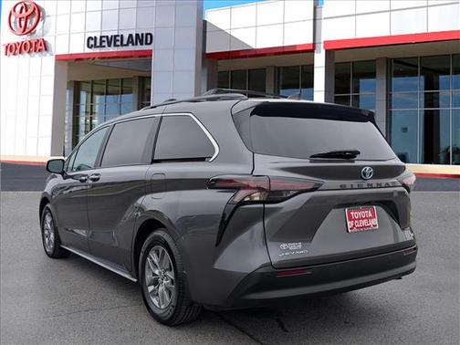 2025 Toyota Sienna XLE