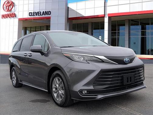 2025 Toyota Sienna XLE
