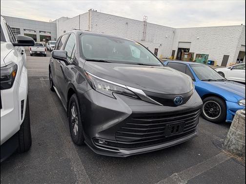 2025 Toyota Sienna XLE