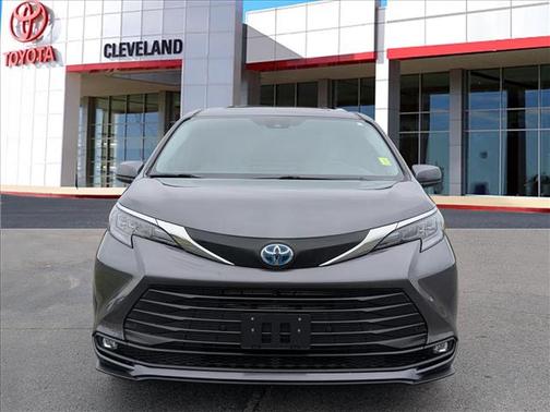 2025 Toyota Sienna XLE