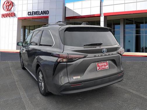 2025 Toyota Sienna XLE