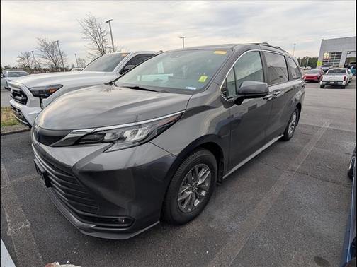 2025 Toyota Sienna XLE