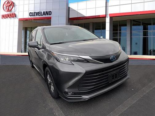 2025 Toyota Sienna XLE