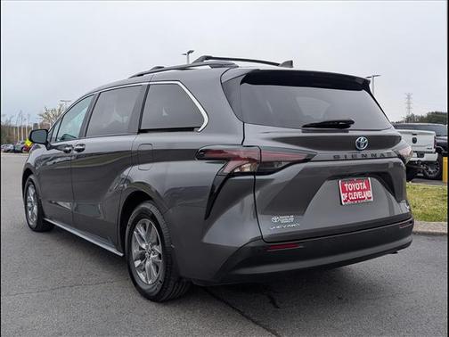 2025 Toyota Sienna XLE