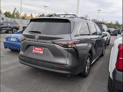 2025 Toyota Sienna XLE
