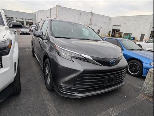 2025 Toyota Sienna XLE