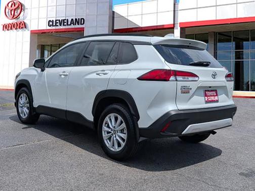2024 Toyota Corolla Cross LE