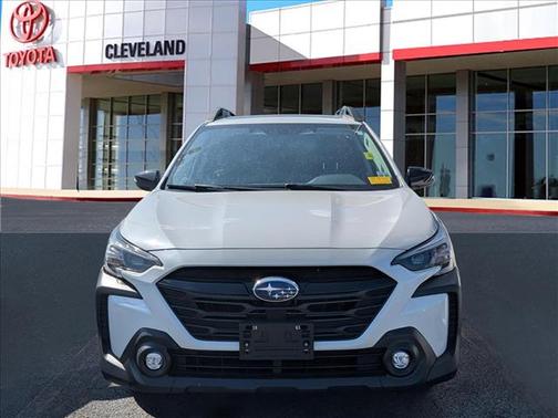 Crystal White Pearl 2025 Subaru Outback Onyx Edition