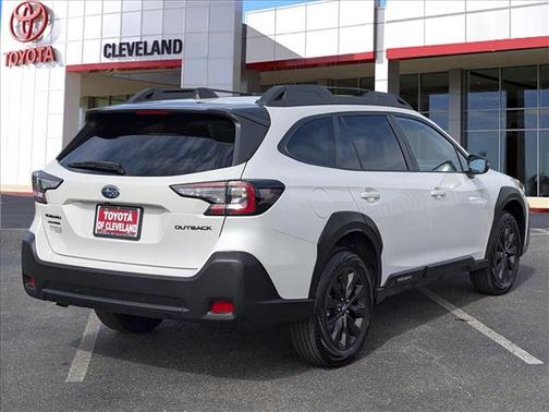 Crystal White Pearl 2025 Subaru Outback Onyx Edition
