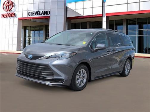 2025 Toyota Sienna LE