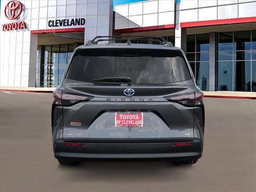 2025 Toyota Sienna LE