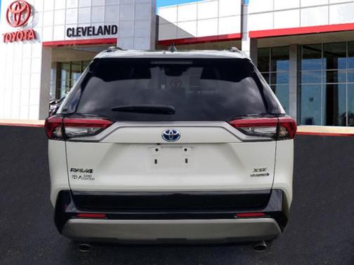 2022 Toyota RAV4 Hybrid SE