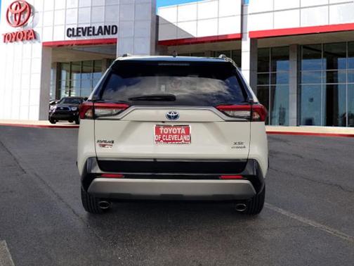 2022 Toyota RAV4 Hybrid SE
