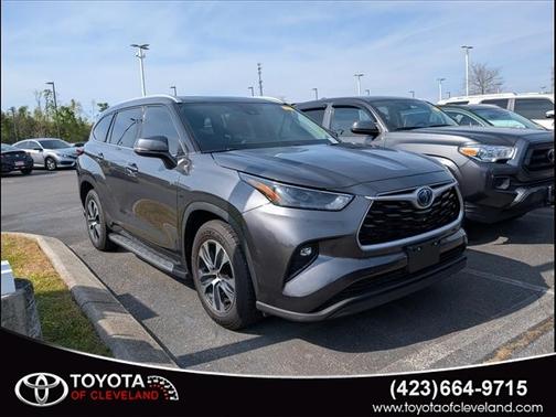 Magnetic Gray Metallic 2022 Toyota Highlander Hybrid XLE