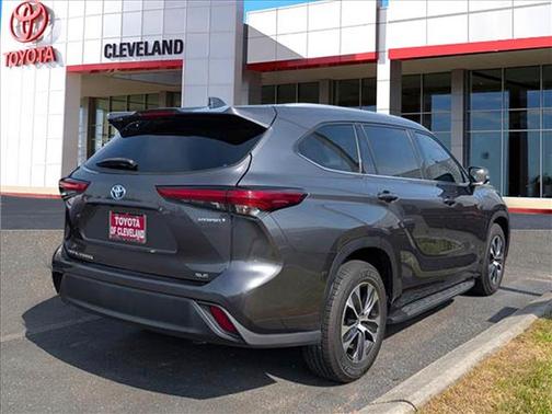 2022 Toyota Highlander Hybrid XLE