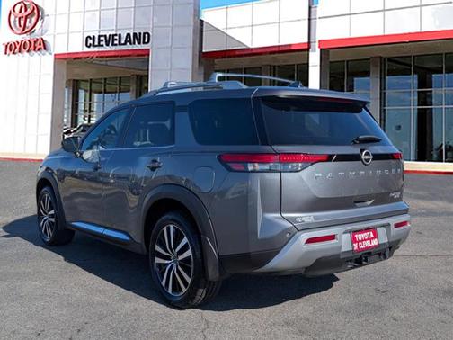 2024 Nissan Pathfinder Platinum 4WD