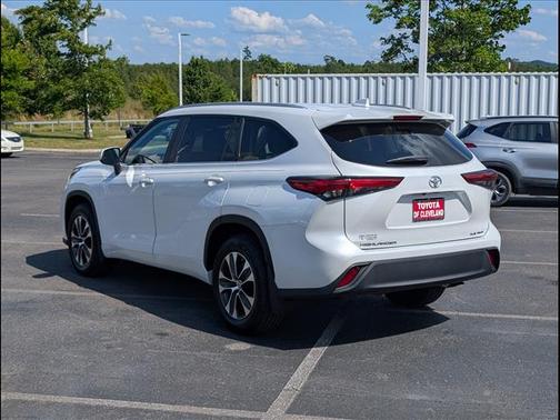 Wind Chill Pearl 2023 Toyota Highlander XLE