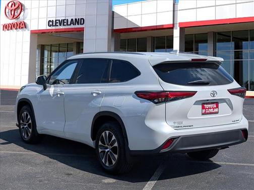 Wind Chill Pearl 2023 Toyota Highlander XLE
